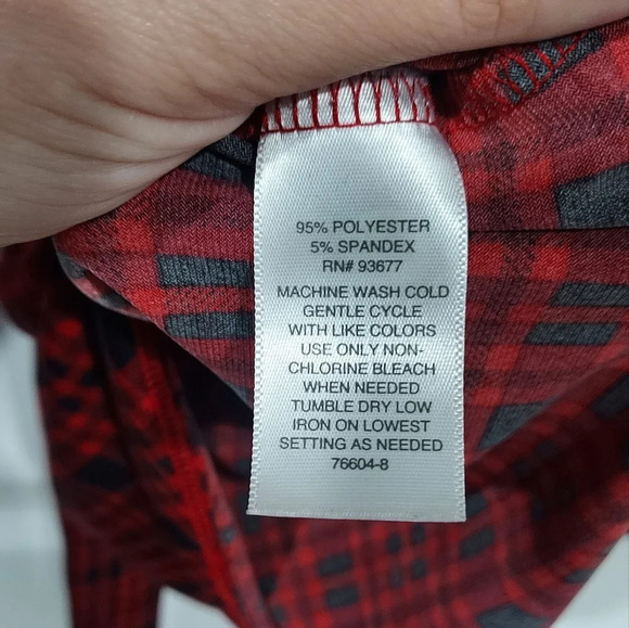 Liz Claiborne Red and Black Plaid 3/4 Sleeve Blouse in Size 1X - Picture 9 of 9